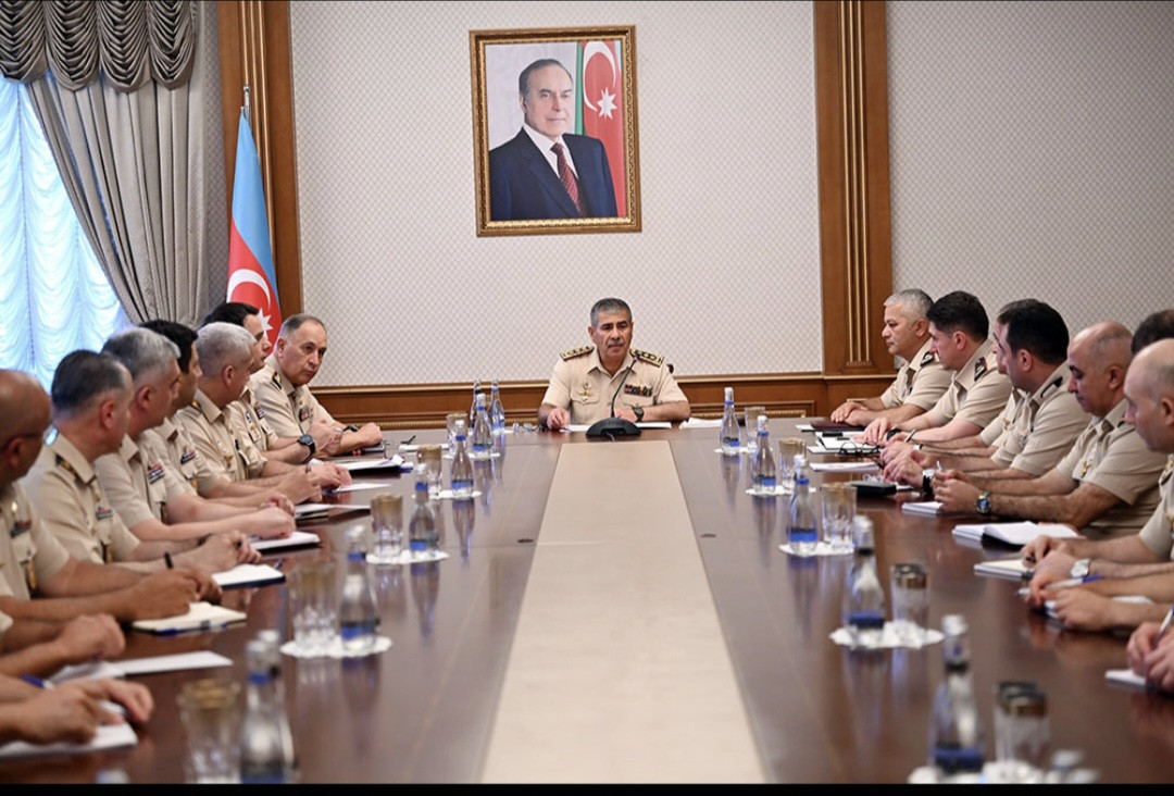 Müdafiə naziri hərbi attaşelərlə görüşüb