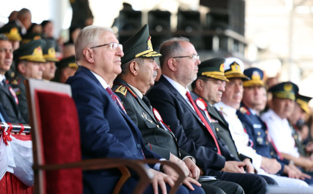 Azərbaycan müdafiə naziri Türkiyədə hərbi məktəblərin buraxılış mərasimlərində iştirak edib