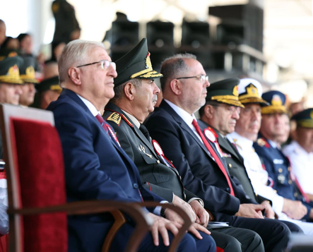 Azərbaycan müdafiə naziri Türkiyədə hərbi məktəblərin buraxılış mərasimlərində iştirak edib