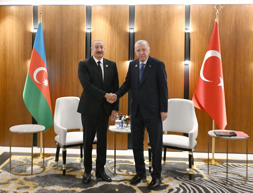 Prezident İlham Əliyevin Bişkekdə Türkiyə Prezidenti Rəcəb Tayyib Ərdoğanla görüşü olub 