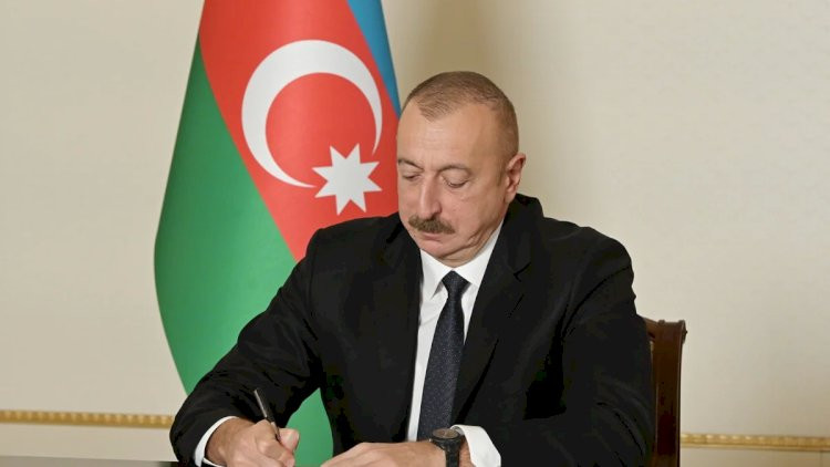 Prezident Əliyev bir qrup şəxsi təltif etdi 